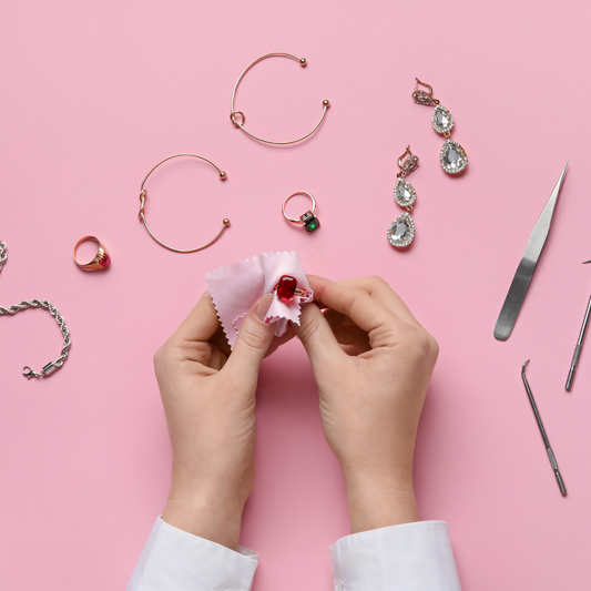 How to clean your silver jewels