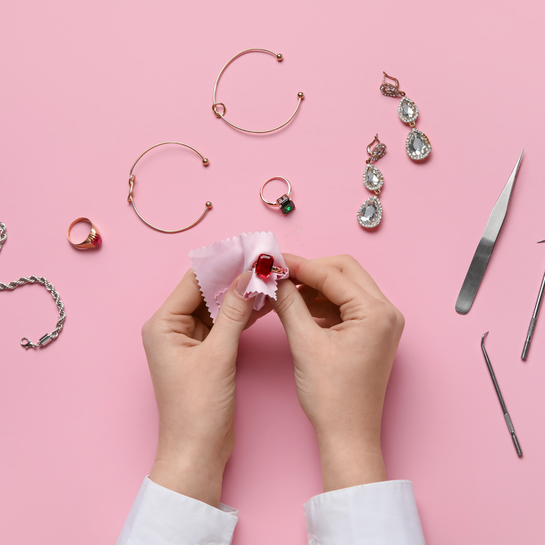 How to clean your silver jewels